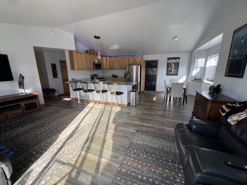 3-bedroom bungalow in welcoming Palmer with AC