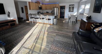 3-bedroom bungalow in welcoming Palmer with AC