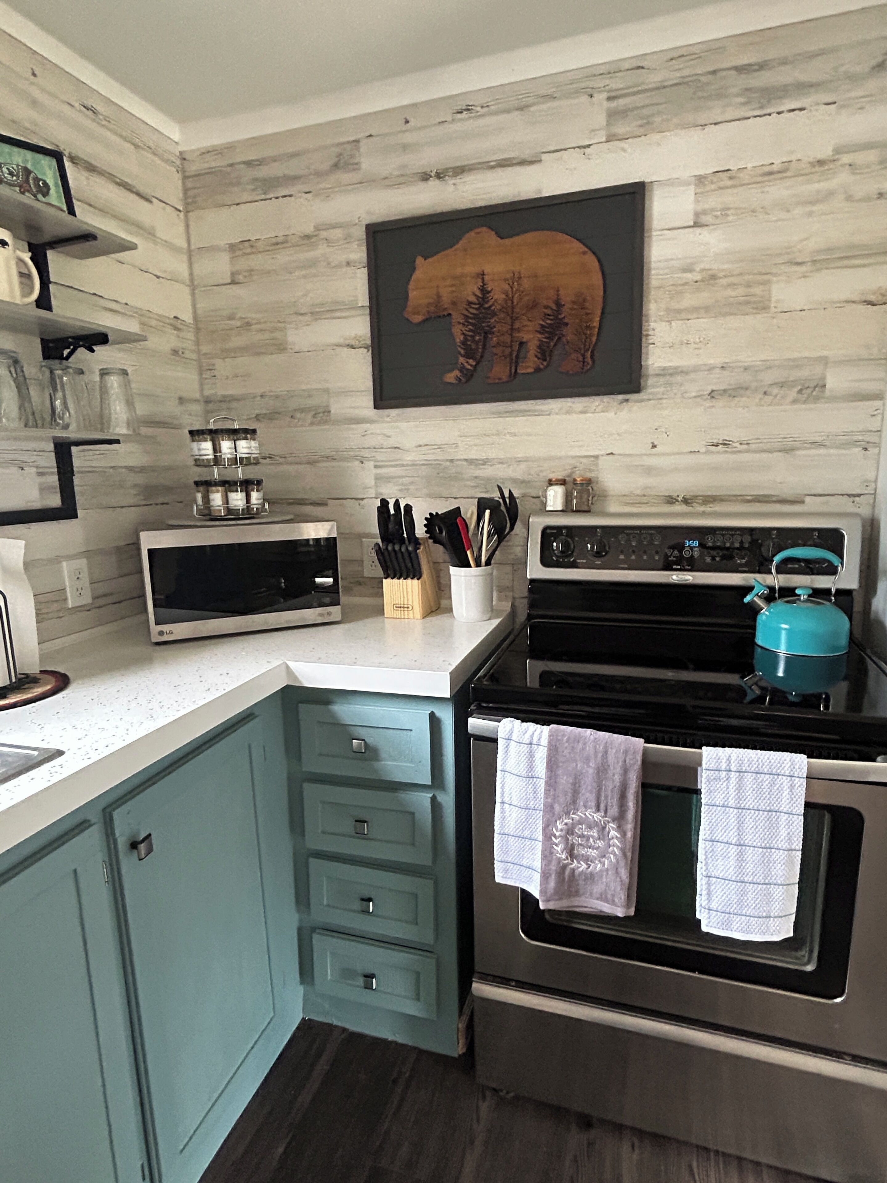 ثلاجة، ميكروويف، فرن، موقد طهي مسطح