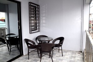 تناول الطعام بالخارج