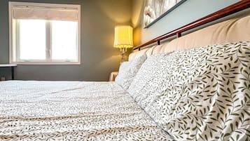 Iron/ironing board, WiFi, bed sheets