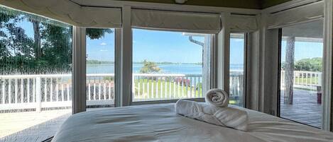 8 habitaciones, tabla de planchar con plancha, wifi y ropa de cama