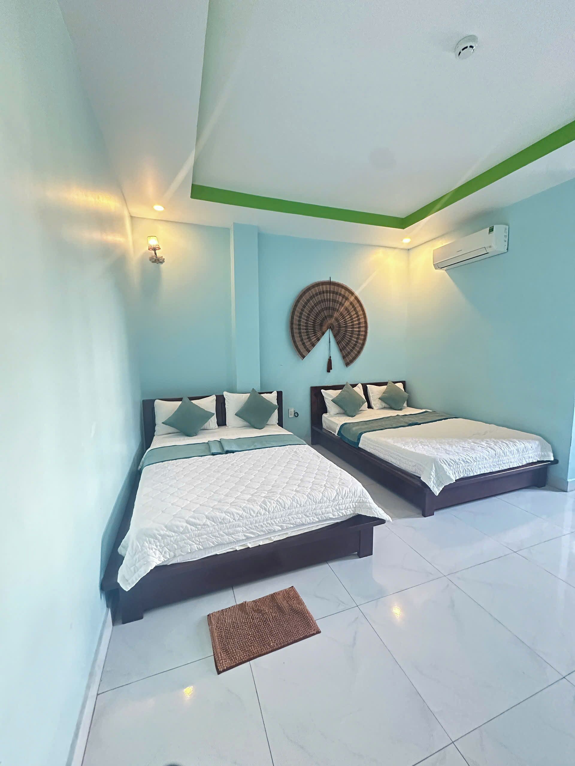 Deluxe Quadruple Room | Desk, free WiFi, wheelchair access