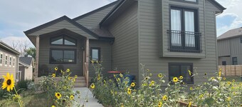 Private quiet suite Original Town Superior