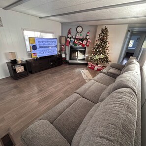 Een smart-tv en een open haard