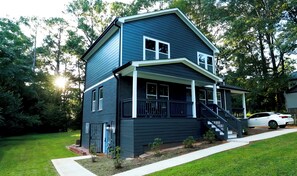 Exterior - Luxury 4BR 4BA • In-law suite • Firepit Lounge (Decatur)