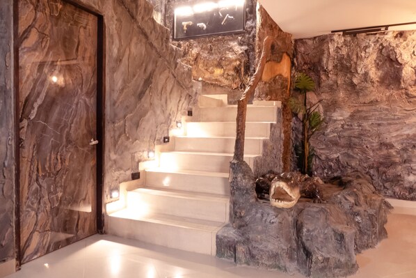 المنشأة من الداخل