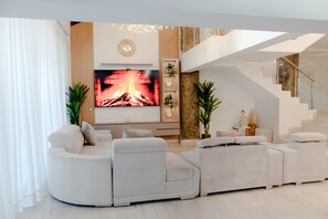 المنشأة من الداخل