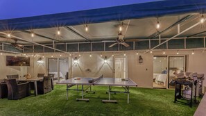 Outdoor dining - Lakefront Getaway 5BR/3BA • Heated Pool Paradise (Oakland Park)