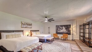 5 Schlafzimmer, Schreibtisch, Bügeleisen/Bügelbrett, Reisekinderbett