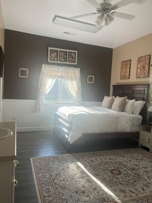 5 bedrooms, desk, iron/ironing board, travel cot - Private, soothing 5-bedroom home with AC in charming Hildale (Hildale)