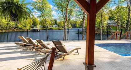 Private Lay Lake Peninsula, 1000ft Shoreline, Boat Ramp, Pool, Docks, Sleeps 9