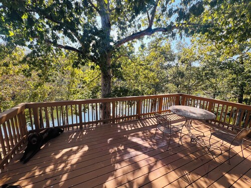 4 bedroom Waterfront Retreat on Lay Lake with Pool 