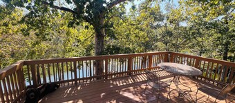 Waterfront Retreat on Lay Lake with Pool & Gym