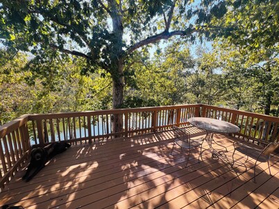 Waterfront Retreat on Lay Lake with Pool & Gym