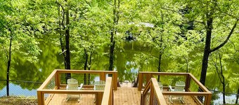Private Lay Lake Peninsula, 1000ft Shoreline, Boat Ramp, Pool, Docks, Sleeps 9