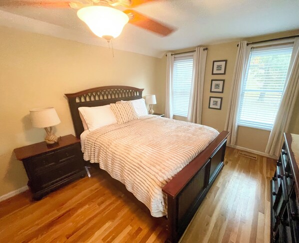 4 bedrooms, iron/ironing board, free WiFi, bed sheets
