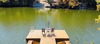Waterfront Retreat on Lay Lake with Pool