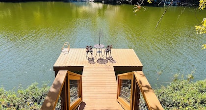 Waterfront Retreat on Lay Lake with Pool