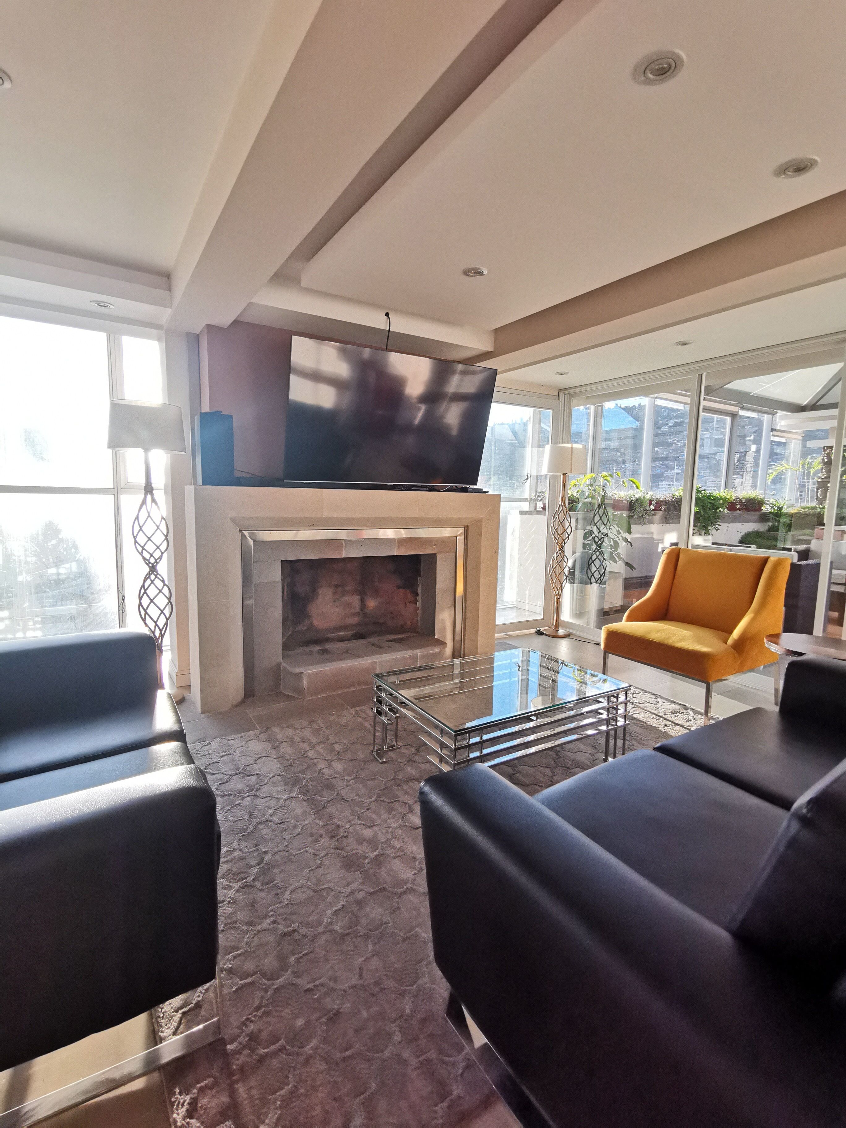 Appartement Luxe, 4 chambres, piscine privée, vue ville | Salle de séjour