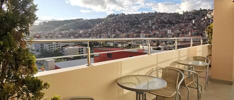 Luxury Apartment, 4 Bedrooms, Private Pool, City View | Terrace/patio