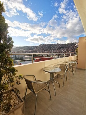 Luksusleilighet, 4 soverom, privat basseng, byutsikt | Terrasse/patio