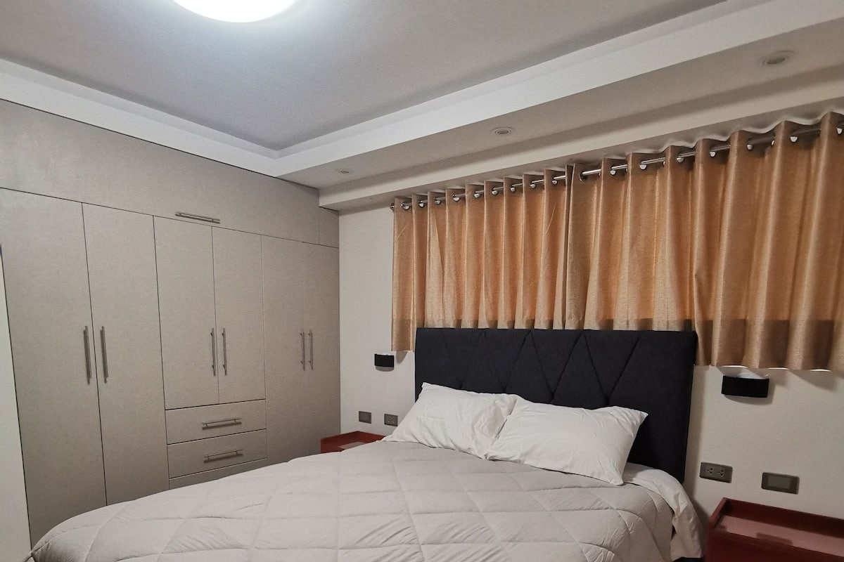 Superior-Apartment, Stadtblick | Verdunkelungsvorhänge, Bügeleisen/Bügelbrett, kostenloses WLAN