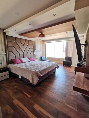 Appartement luxueux, 4 chambres, piscine privée, vue sur la ville | Rideaux d’obscurcissement, fer et planche à repasser