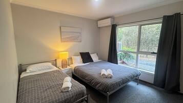 3 bedrooms, iron/ironing board, free WiFi, bed sheets