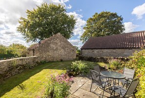 Outdoor dining - Beautiful Cottage sleeping 4 (Cropton)