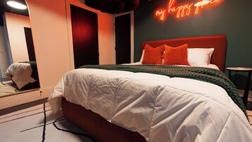 3 bedrooms, desk, iron/ironing board, free WiFi