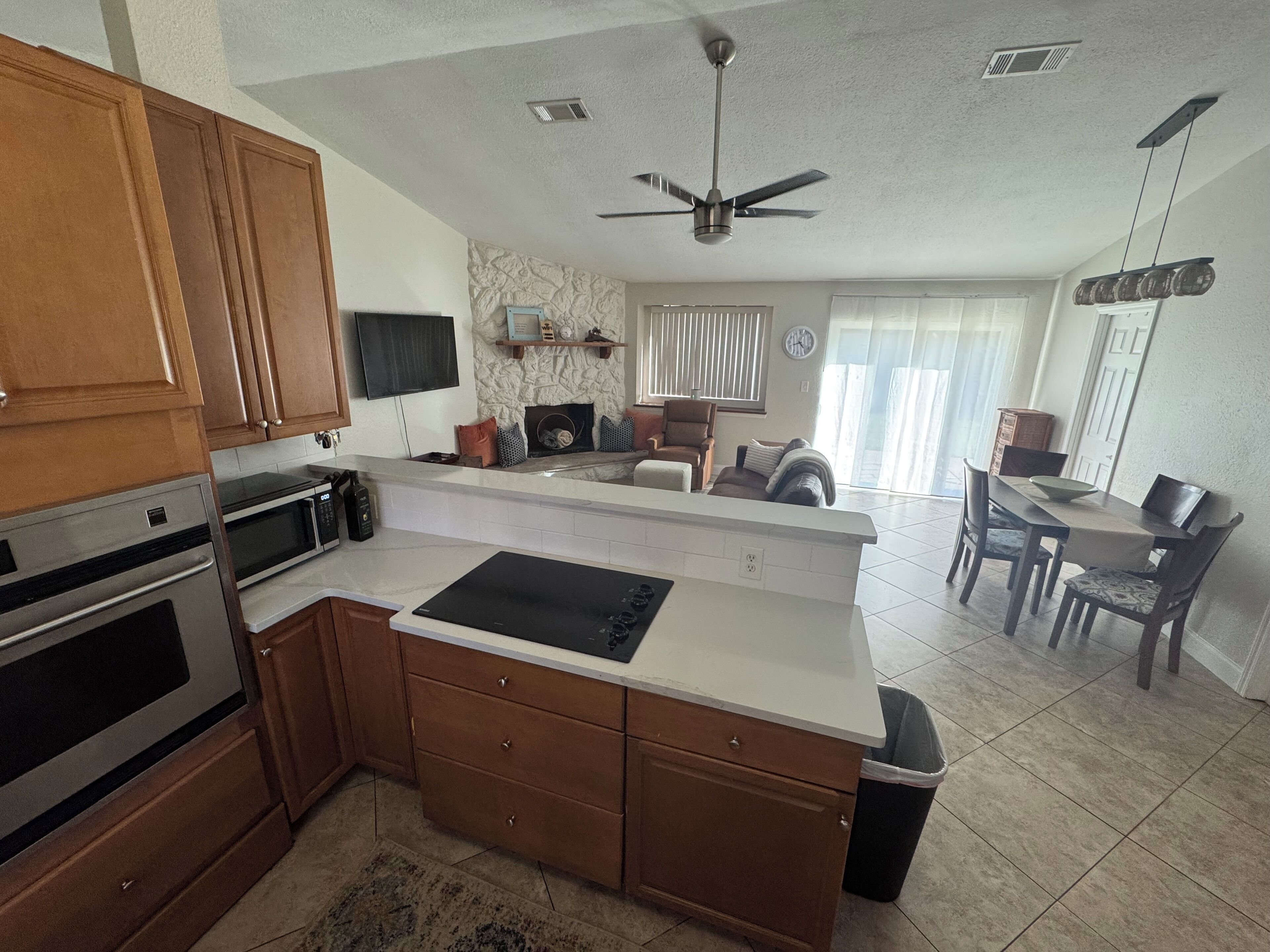 ثلاجة، ميكروويف، فرن، موقد طهي مسطح