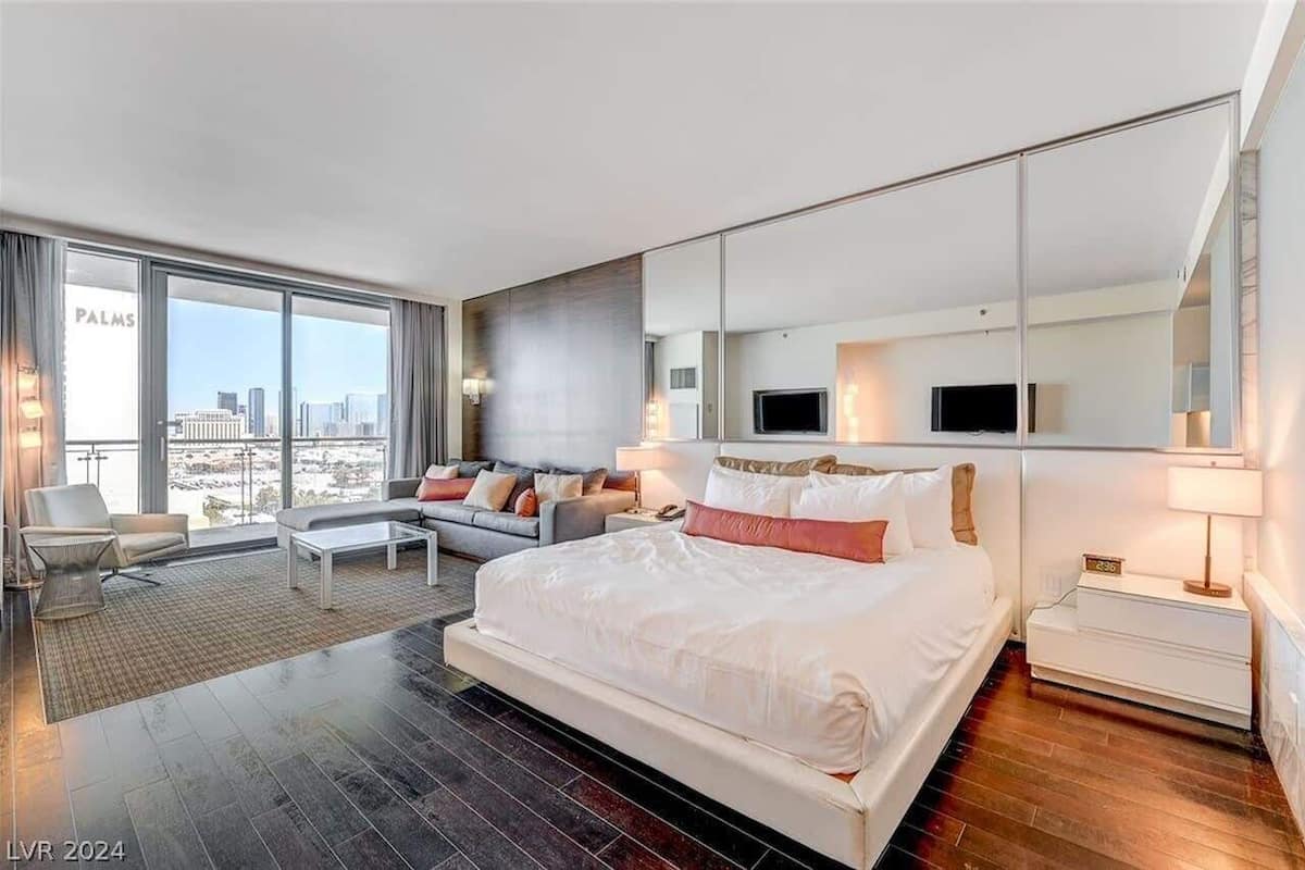 In-room safe, desk, laptop workspace, blackout curtains