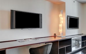 Luxury Studio, Balcony, Mountain View