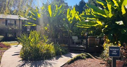 Stylish Stay in the Heart of Decatur • King Bed + Modern Touches