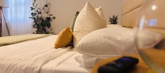 Stylish Stay in the Heart of Decatur • King Bed + Modern Touches