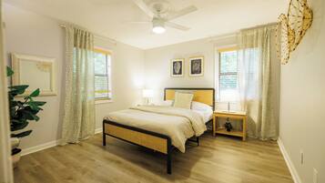 2 chambres, bureau, fer et planche Ă repasser, lit parapluie