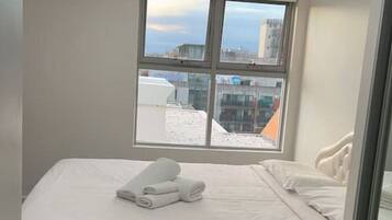 Iron/ironing board, bed sheets