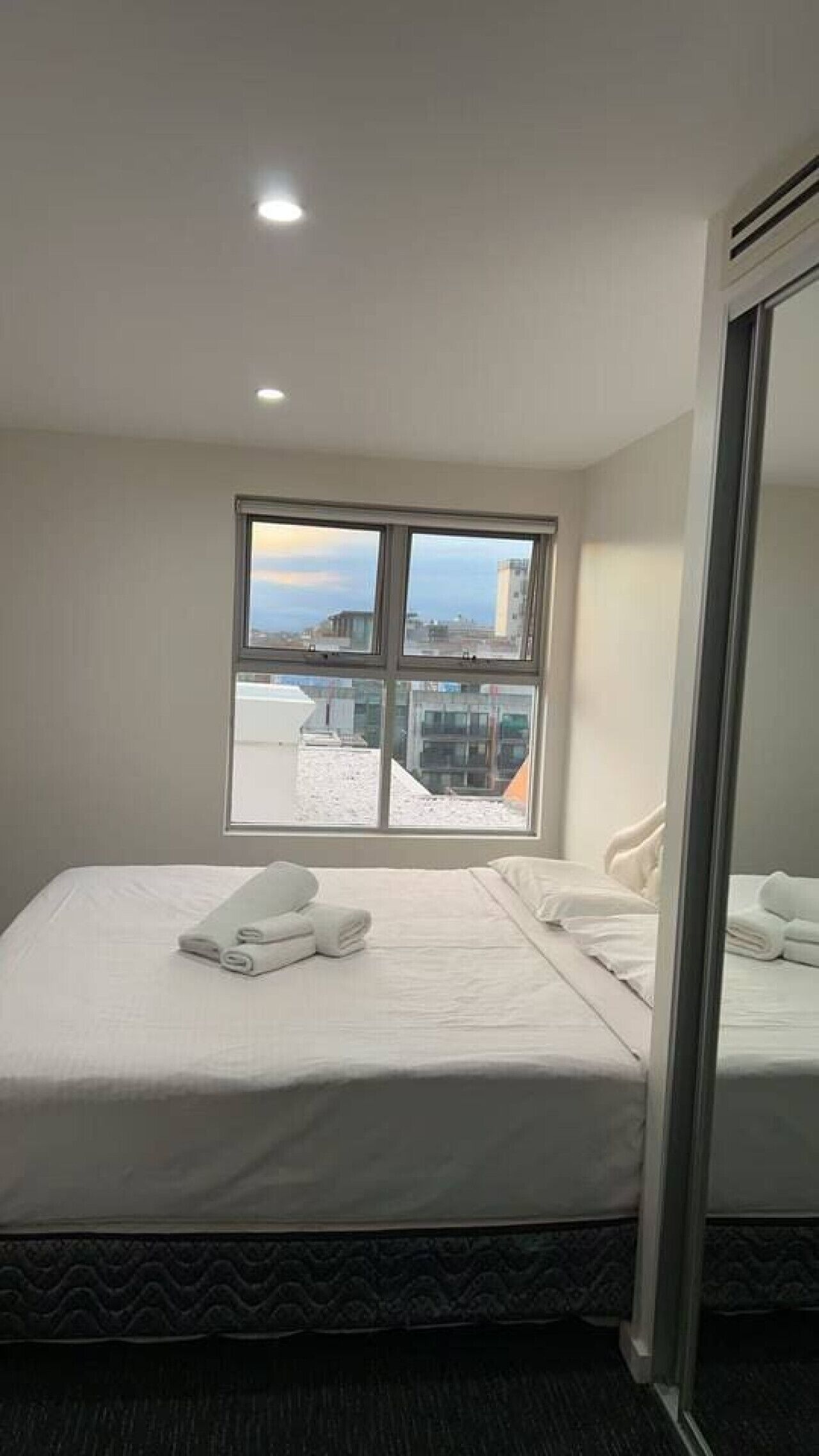 Iron/ironing board, bed sheets