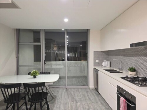 Camperdown one 13 Close to bus stop and SYD CBD