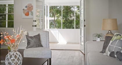 Sleeps 10-Stay For Business or Pleasure-Downtown 15 min, Beaches 20-Pets Welcome