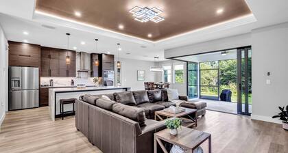 Brand New, Family Friendly Spacious- Home Sleeps 12 + 10 mins to Gulf Beaches