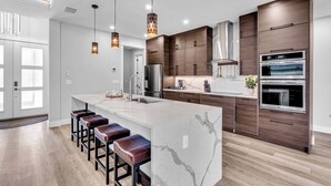 Private kitchen - Brand New, Family Friendly Spacious- Home Sleeps 12 + 10 mins to Gulf Beaches (Englewood)