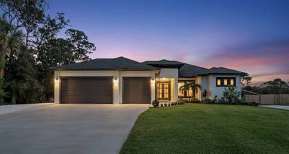 Brand New, Family Friendly Spacious- Home Sleeps 12 + 10 mins to Gulf Beaches