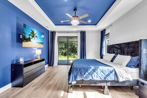 5 habitaciones, tabla de planchar con plancha, wifi y ropa de cama 