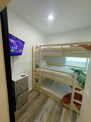 2 bedrooms, in-room safe, iron/ironing board, free WiFi