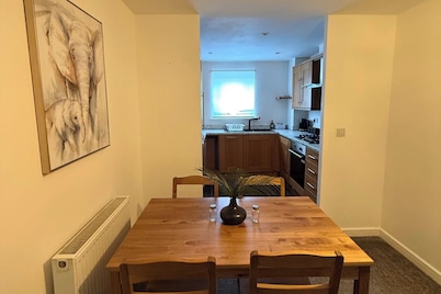 2 Bed - Sleeps 6 - Free Parking