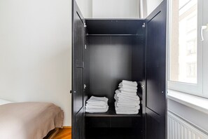 2 bedrooms, iron/ironing board, WiFi, bed sheets - Blueground | Innere Stadt, view, nr St. Stephen's Cathedral (Vienna)