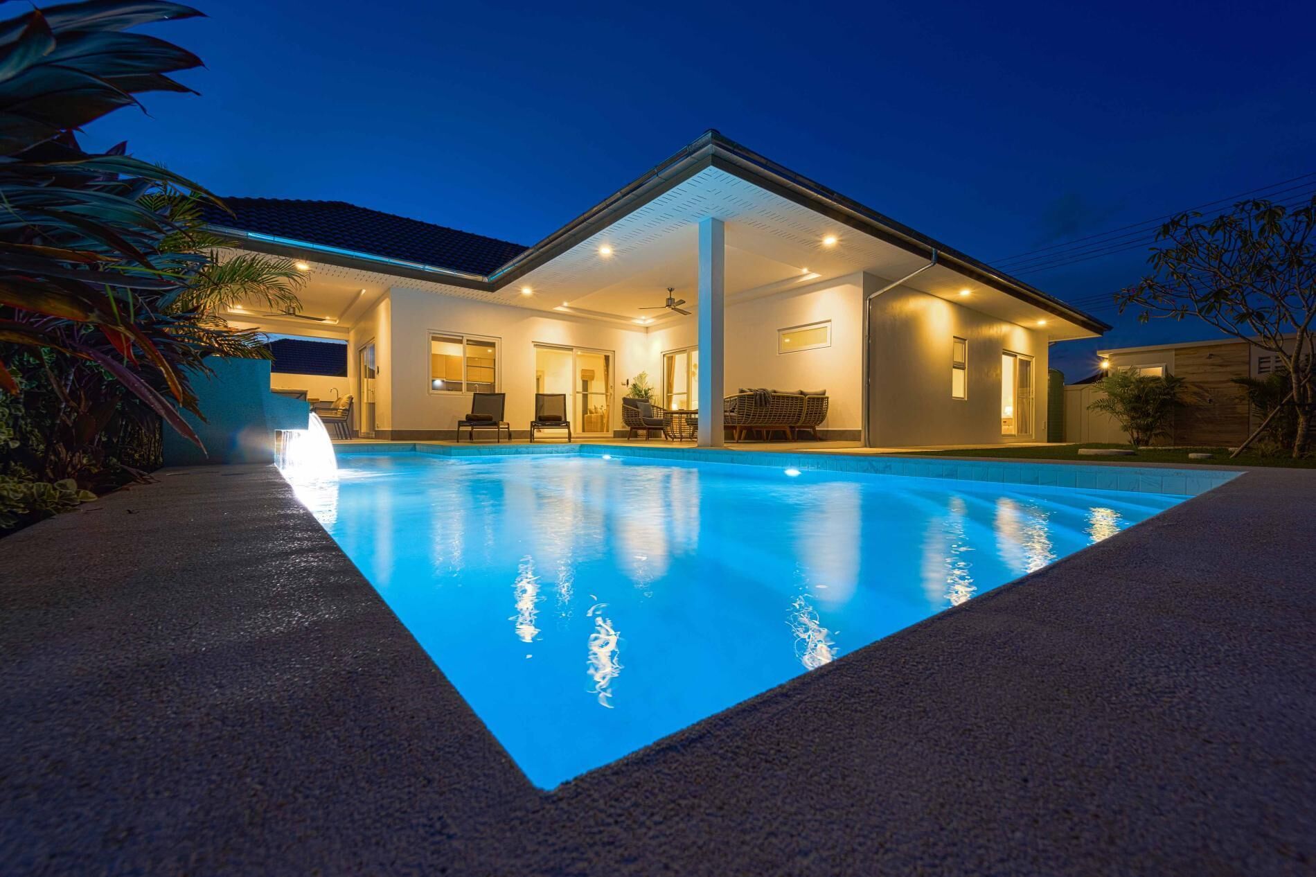 Outdoor pool, sun loungers