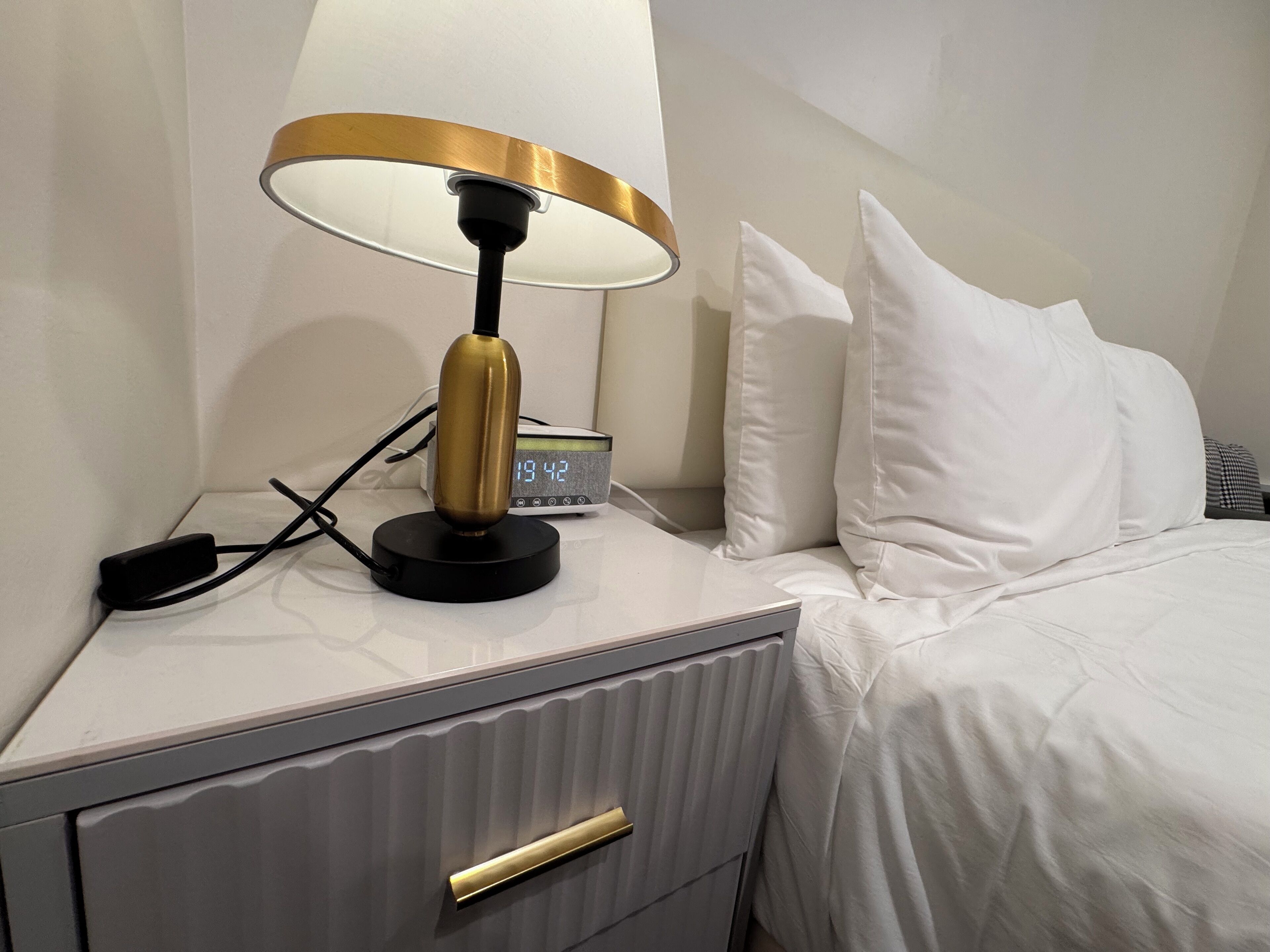 مكتب ومساحة عمل للكمبيوتر المحمول وواي فاي مجانًا